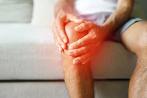 man experiencing joint pain from osteoarthritus
